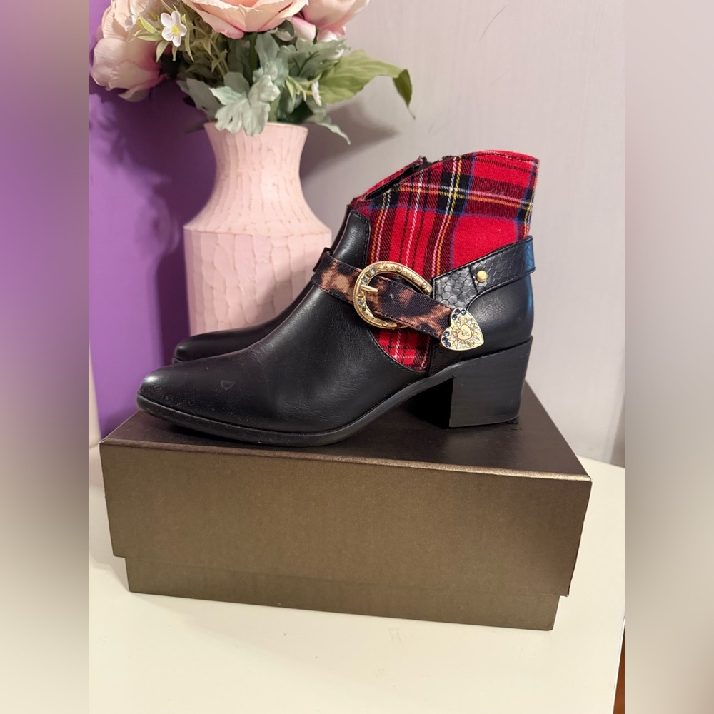 Betsey Johnson Wilma Black and Plaid Western Ankle booties. - Picture 8 of 10